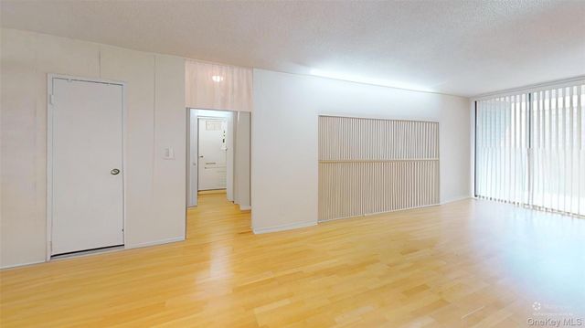 1 Bay Club Drive 17E, Bayside, NY 11360