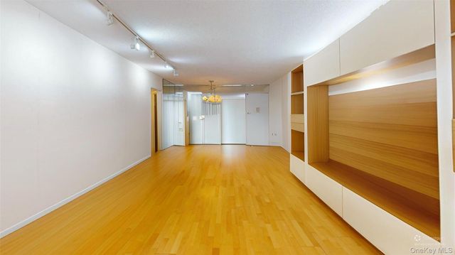 1 Bay Club Drive 17E, Bayside, NY 11360