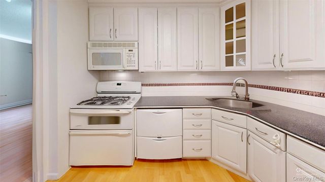 1 Bay Club Drive 17E, Bayside, NY 11360