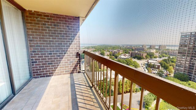 1 Bay Club Drive 17E, Bayside, NY 11360
