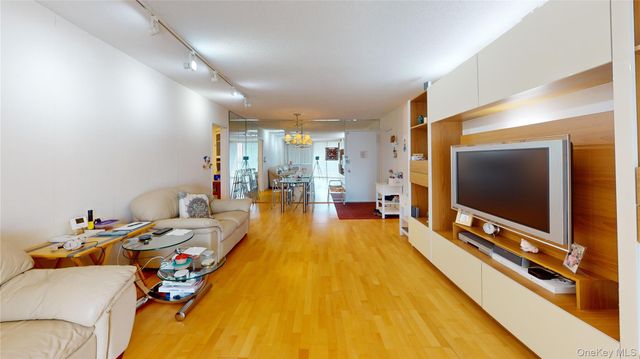 1 Bay Club Drive 17E, Bayside, NY 11360