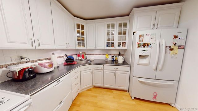 1 Bay Club Drive 17E, Bayside, NY 11360