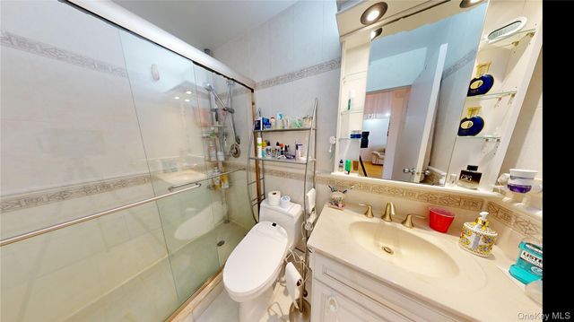 1 Bay Club Drive 17E, Bayside, NY 11360