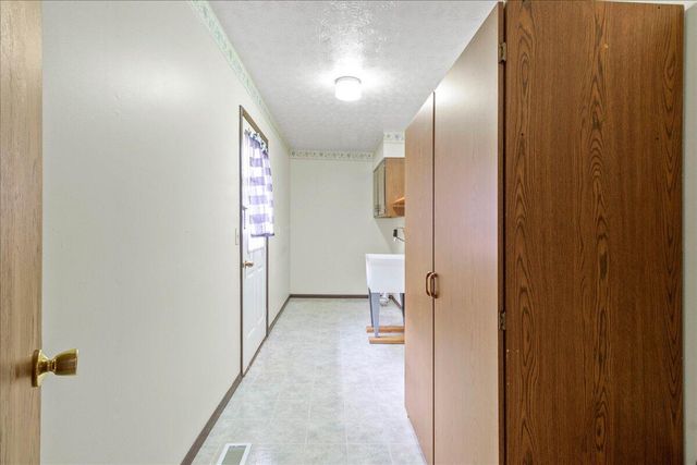 2137 Manhattan Boulevard 2137 Manhattan Boulevard, Springfield, OH 45504