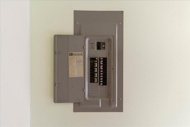 2137 Manhattan Boulevard 2137 Manhattan Boulevard, Springfield, OH 45504