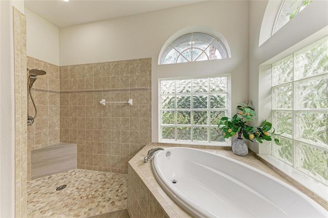 6988 74TH STREET CIRCLE E, Bradenton, FL 34203