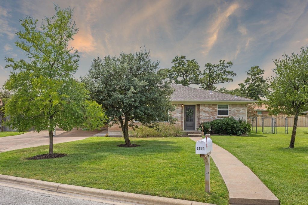 2310 Morningside Drive, Bryan, TX 77802