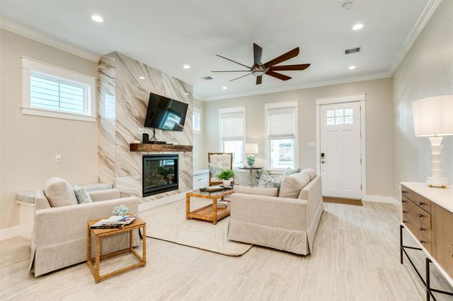 2314 Bernardo De Galvez Avenue, Galveston, TX 77550