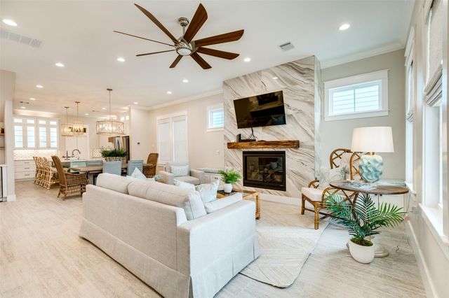 2314 Bernardo De Galvez Avenue, Galveston, TX 77550