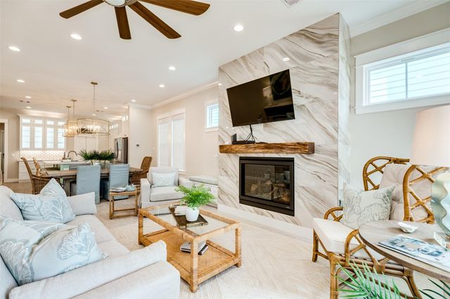 2314 Bernardo De Galvez Avenue, Galveston, TX 77550