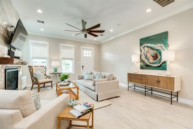 2314 Bernardo De Galvez Avenue, Galveston, TX 77550