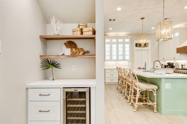 2314 Bernardo De Galvez Avenue, Galveston, TX 77550