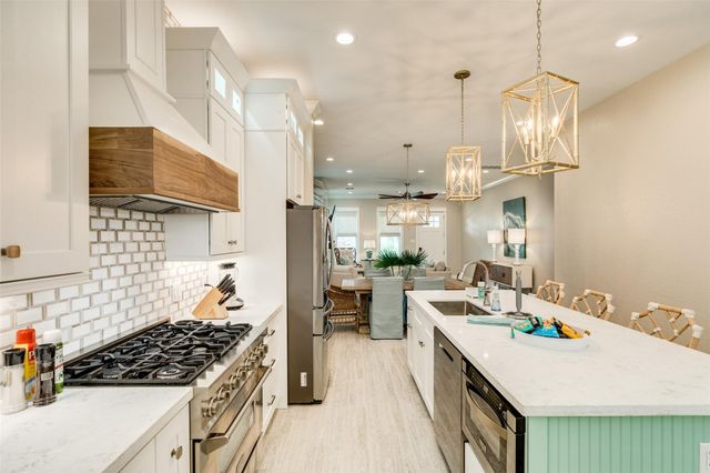 2314 Bernardo De Galvez Avenue, Galveston, TX 77550