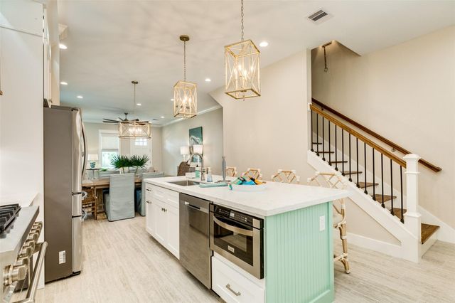 2314 Bernardo De Galvez Avenue, Galveston, TX 77550
