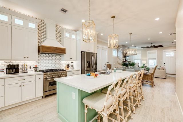2314 Bernardo De Galvez Avenue, Galveston, TX 77550