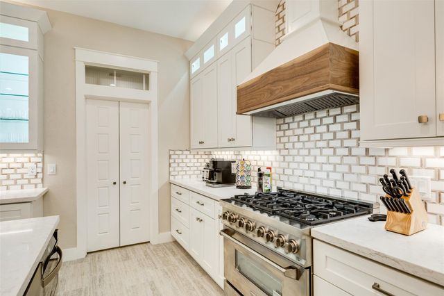 2314 Bernardo De Galvez Avenue, Galveston, TX 77550