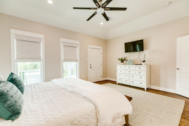 2314 Bernardo De Galvez Avenue, Galveston, TX 77550