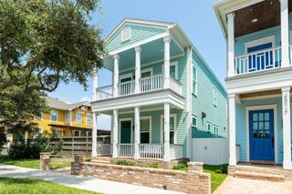 2314 Bernardo De Galvez Avenue, Galveston, TX 77550