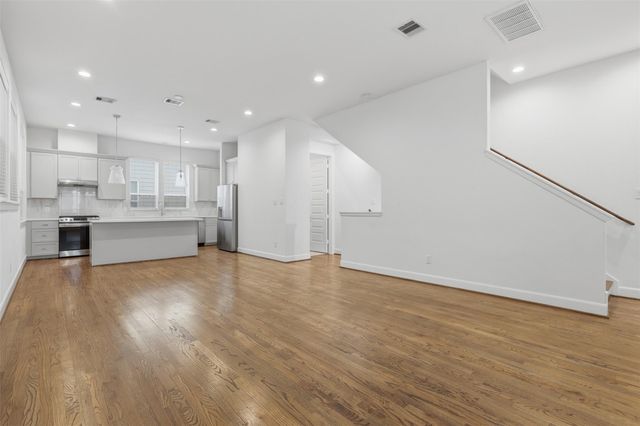 2709 Clinton Drive, Houston, TX 77020