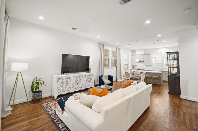 2709 Clinton Drive, Houston, TX 77020