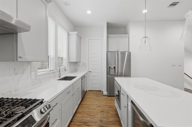 2709 Clinton Drive, Houston, TX 77020