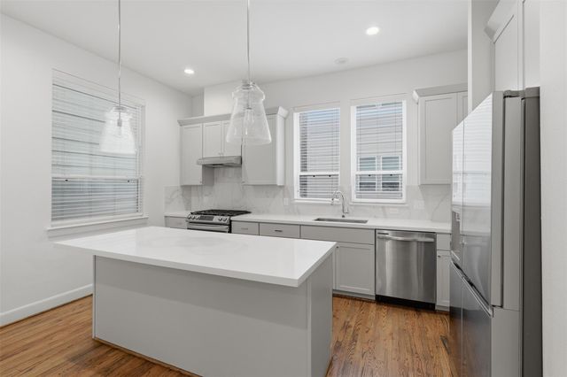 2709 Clinton Drive, Houston, TX 77020