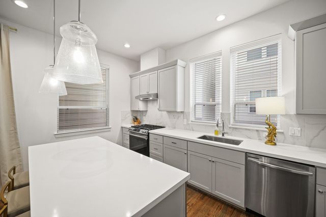 2709 Clinton Drive, Houston, TX 77020