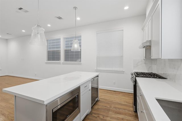 2709 Clinton Drive, Houston, TX 77020