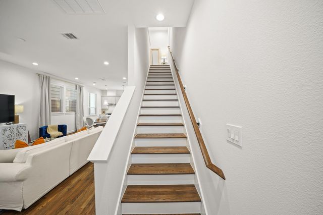 2709 Clinton Drive, Houston, TX 77020