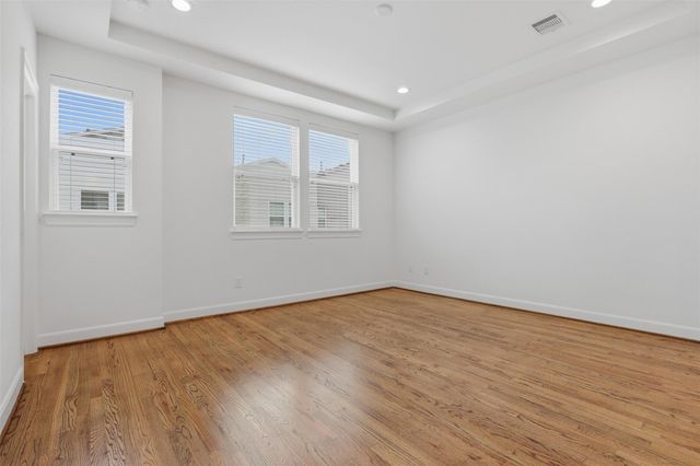 2709 Clinton Drive, Houston, TX 77020