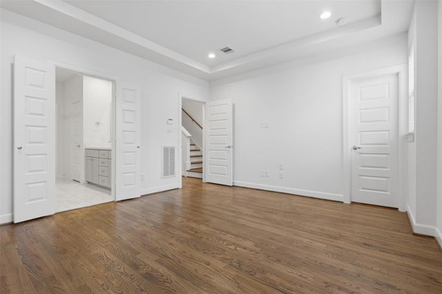 2709 Clinton Drive, Houston, TX 77020