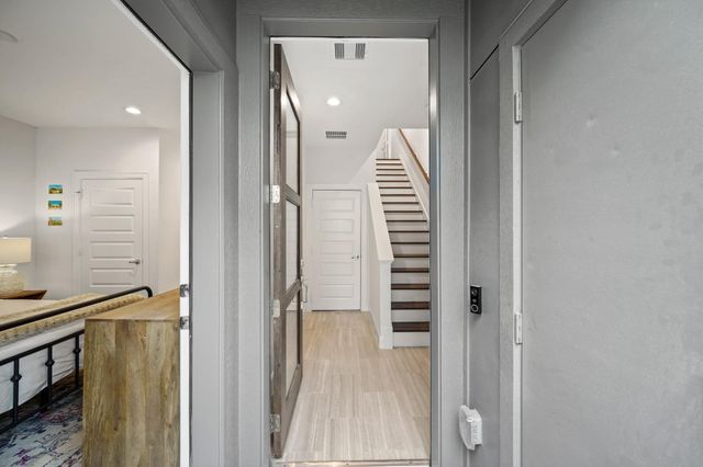 2709 Clinton Drive, Houston, TX 77020