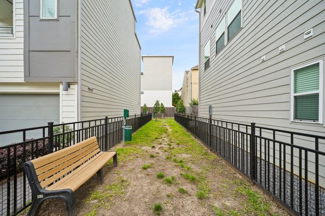 2709 Clinton Drive, Houston, TX 77020
