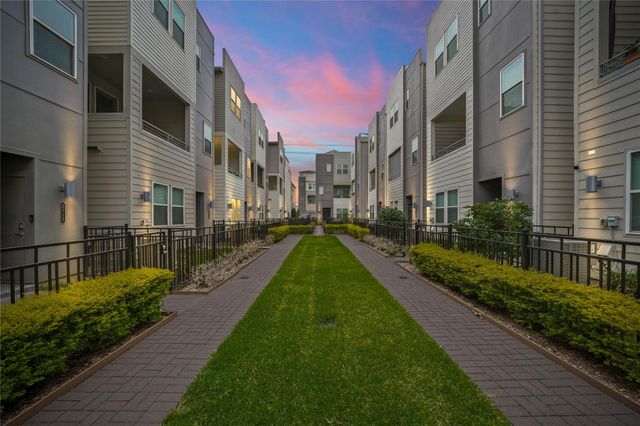 2709 Clinton Drive, Houston, TX 77020