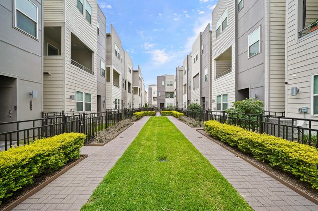 2709 Clinton Drive, Houston, TX 77020