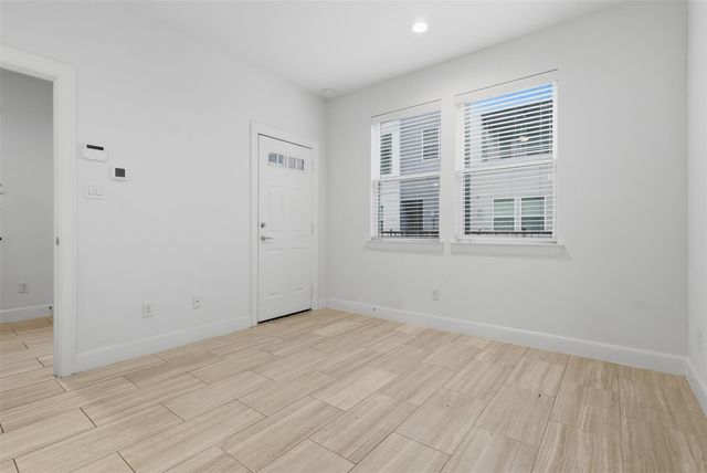 2709 Clinton Drive, Houston, TX 77020