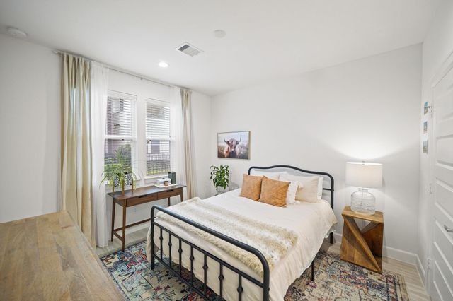 2709 Clinton Drive, Houston, TX 77020