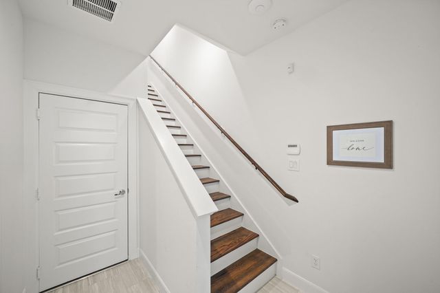 2709 Clinton Drive, Houston, TX 77020