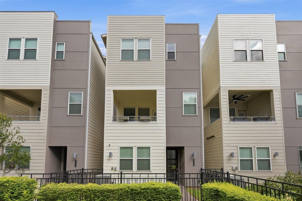 2709 Clinton Drive, Houston, TX 77020