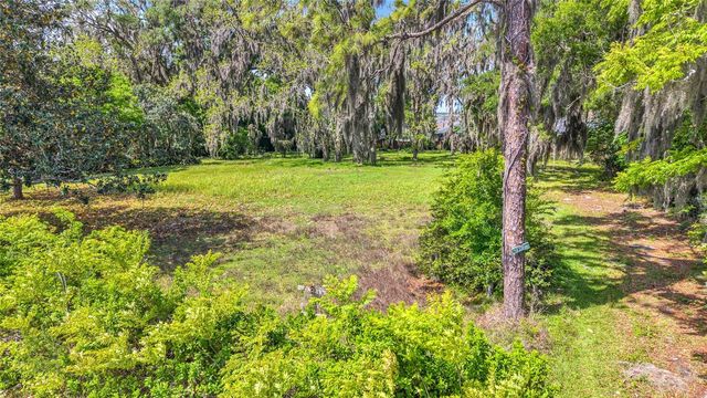 11338 N US HIGHWAY 301, Oxford, FL 34484