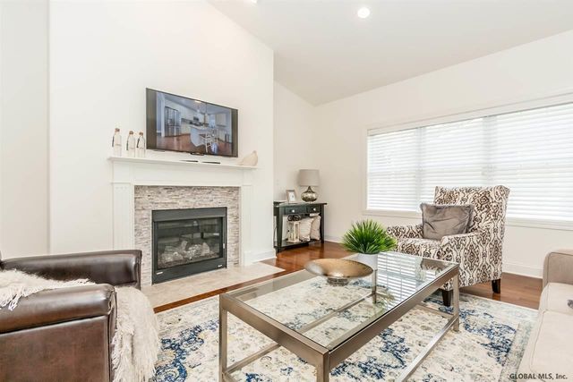 84 Lakepointe Way, Stillwater, NY 12866