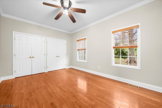10 Blue Cliff Dr, Clinton Twp., NJ 08833