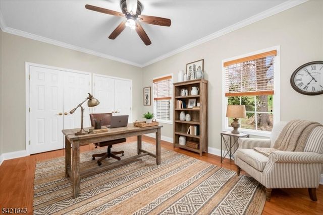 10 Blue Cliff Dr, Clinton Twp., NJ 08833