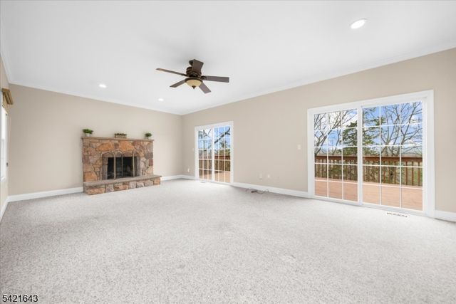 10 Blue Cliff Dr, Clinton Twp., NJ 08833