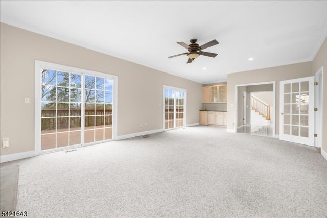 10 Blue Cliff Dr, Clinton Twp., NJ 08833