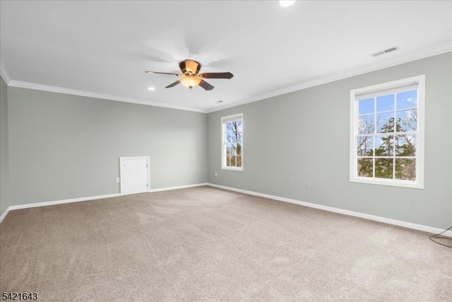 10 Blue Cliff Dr, Clinton Twp., NJ 08833