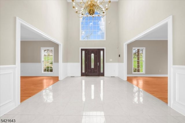 10 Blue Cliff Dr, Clinton Twp., NJ 08833