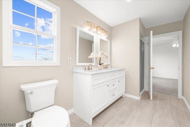 10 Blue Cliff Dr, Clinton Twp., NJ 08833