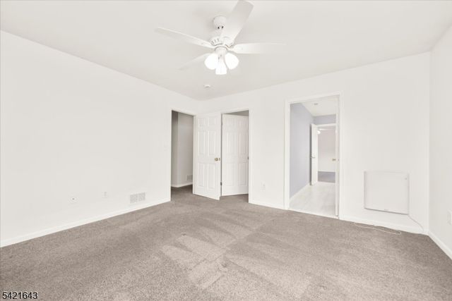 10 Blue Cliff Dr, Clinton Twp., NJ 08833