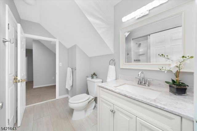 10 Blue Cliff Dr, Clinton Twp., NJ 08833